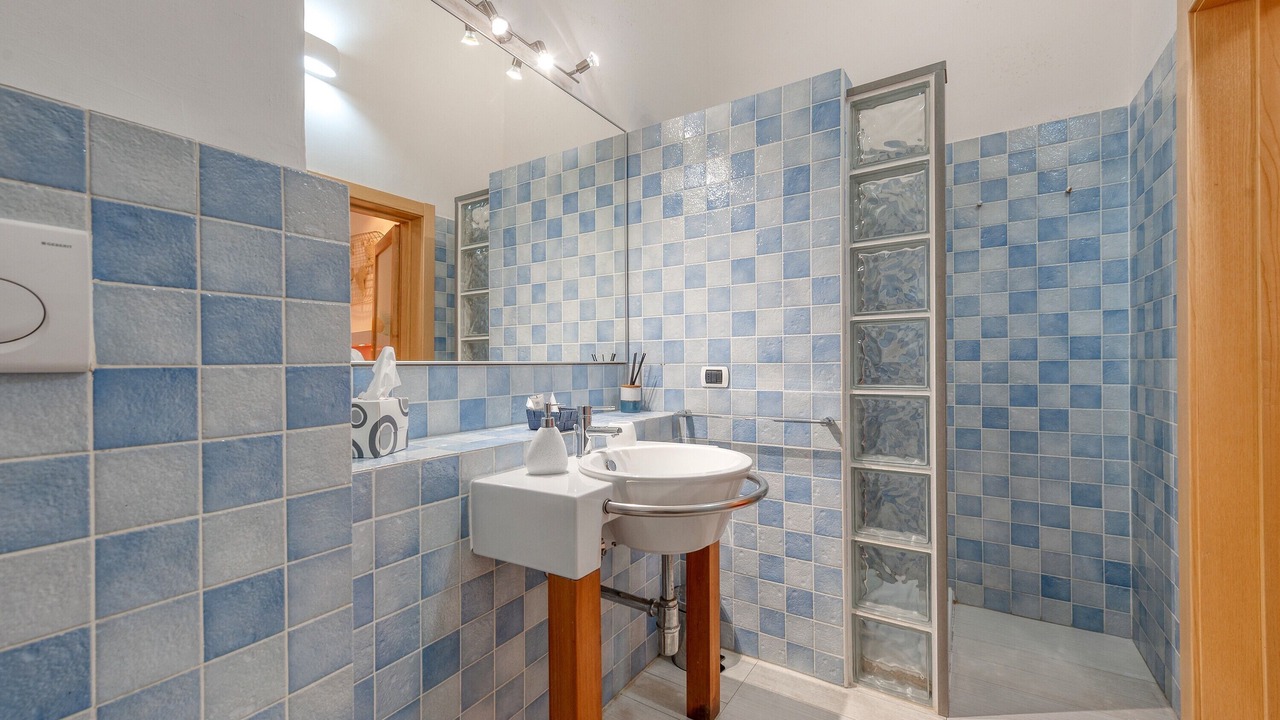 Photo of Bathroom in Brindisi Histotic Center