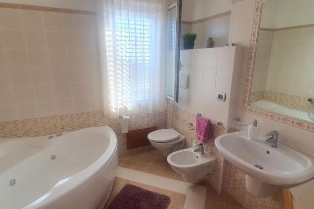 Photo of Bathroom in Scalea