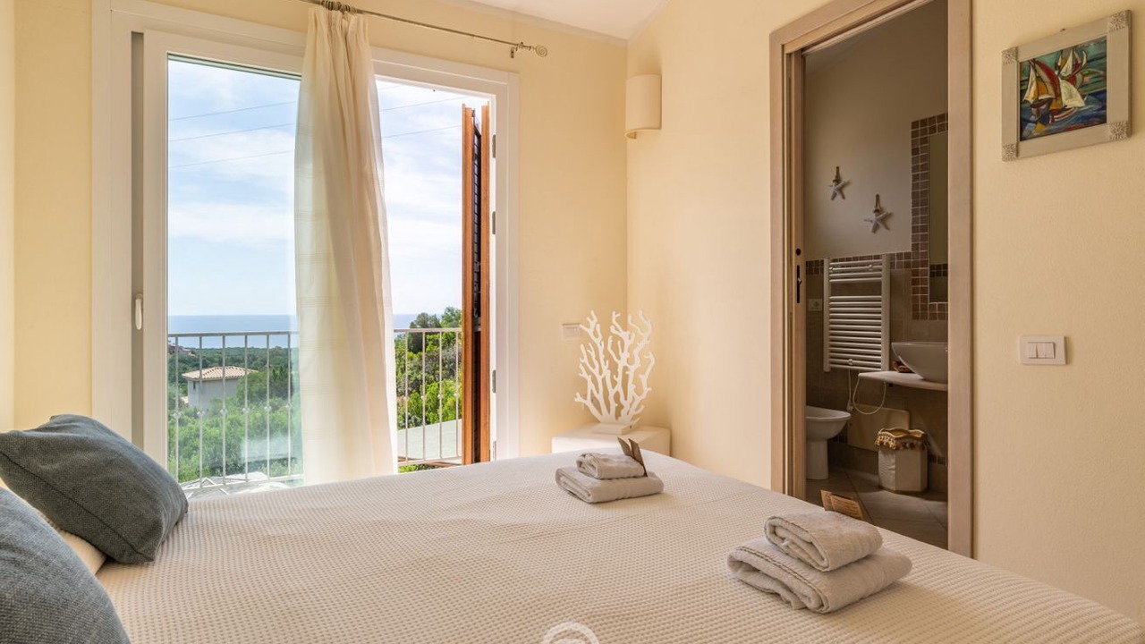 Photo of Bedroom in Eden Rock