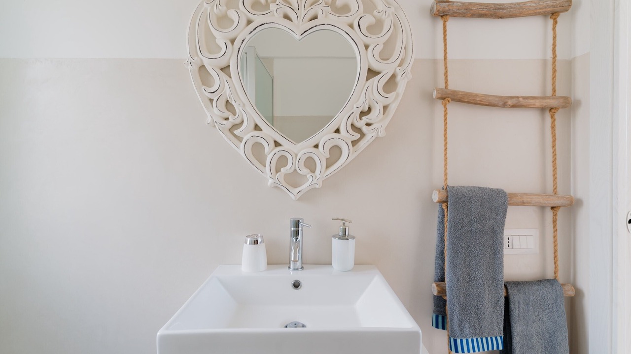 Photo of Bathroom in Parabita