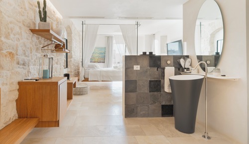 Superior Suite, 1 King Bed, Bathtub, Oceanfront
