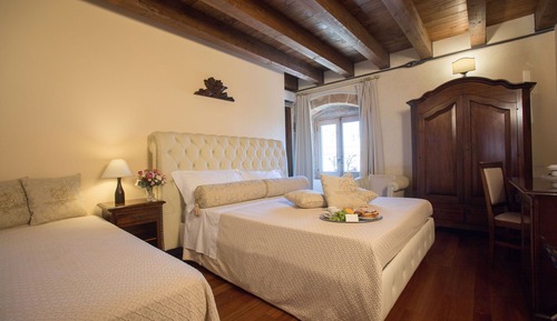 Basic Triple Room, City View