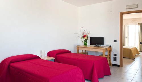 Family Room, Multiple Beds, Connecting Rooms (5 pax)