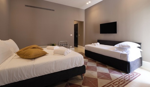 Deluxe Apartment, Balcony, Courtyard View