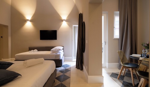 Deluxe Apartment, Courtyard View