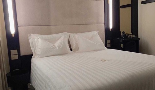 Deluxe Room, City View