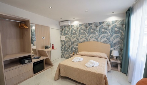 Deluxe Quadruple Room, City View, Annex Building (Via De Gasperi 45)