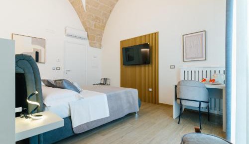 Deluxe Suite with Spa Bath