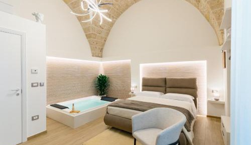 Queen Suite with Spa Bath