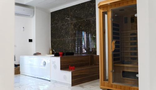 King Room with Spa Bath