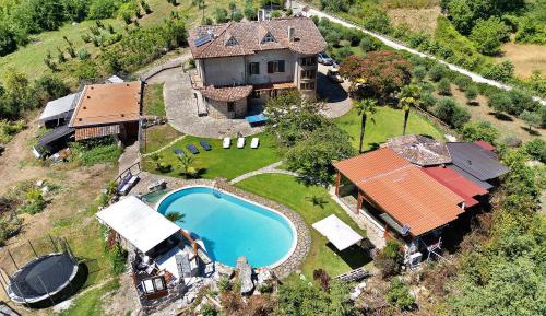 Villa with Garden View