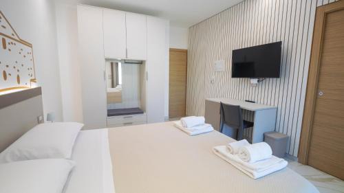 Double or Twin Room with Private Bathroom