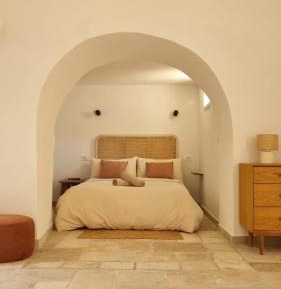 Deluxe One-Bedroom Apartment