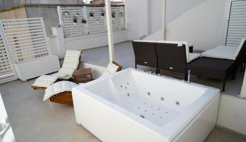 Deluxe Suite with Spa Bath