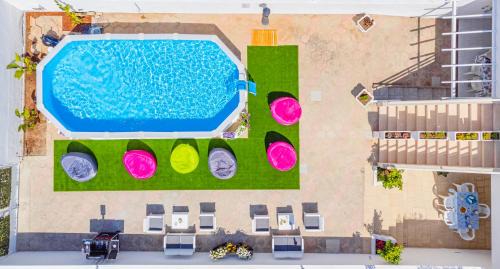 Apartment with Pool View 
