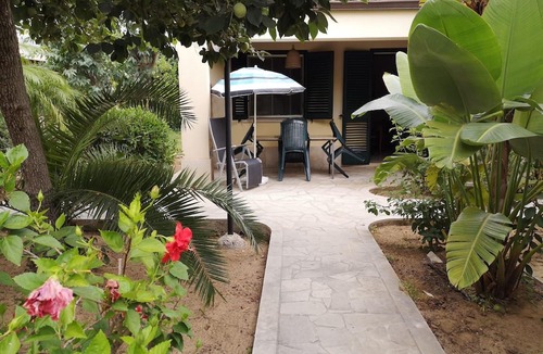 Marina di Modica House | Holiday House in Marina Di Modica with Garden, Terrace and Barbecue and Beach Nearby