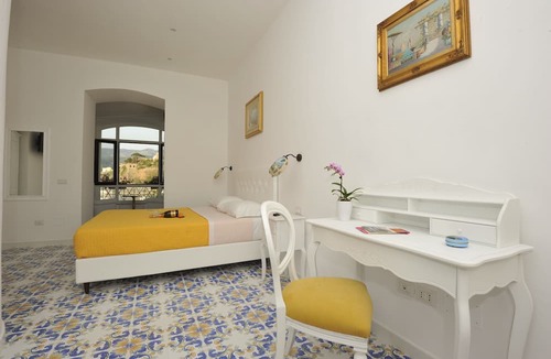 Sorrento City Centre Bed & Breakfast | Surriento Suites