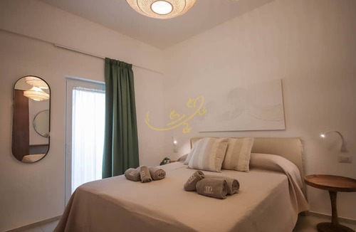 Centro Storico Apartment | TD Palazzo Maris Il Gozzo Townhouse With Sea View