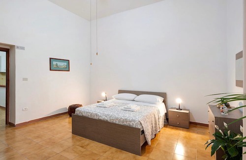 Montecalvario Apartment | Holiday Apartment "La Casa Di Gennaro - Napoli" with Private Terrace