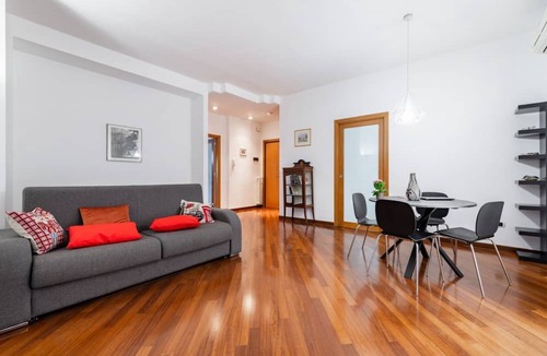Municipio 2 Apartment | GuestHost - Roomy and tastefully furnished apartment, ideal for families as it accommodates up to 6 people having 2 bedrooms, 2 bathrooms, a balcony and an equipped terrace. The flat is located in a residential context with concierge and internal garden,
