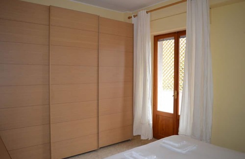 Pineto Apartment | Located in the very heart of Pineto, just a short walk from the beach and extremely convenient to the train station, Sant’Agnese Apartment is the perfect choice for a practical and relaxing holiday. Set on the third floor, it features a balcony overloo