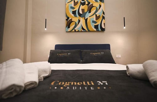 Municipio 1 Apartment | Refined suite in the heart of Bari