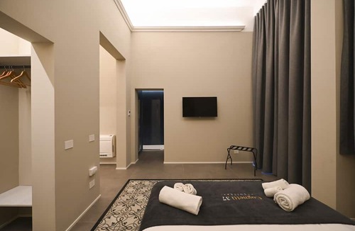 Municipio 1 Apartment | Refined suite in the heart of Bari