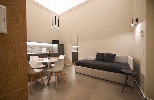 Municipio 1 Apartment | Refined suite in the heart of Bari