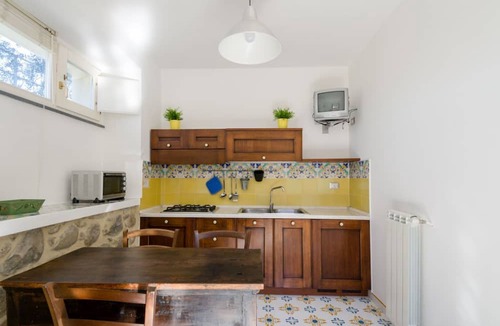 Ceraso Apartment | Il Vicolo - Zweizimmerwohnung im Zentrum von Ceraso mit Küche und Terrasse, bis by Interhome