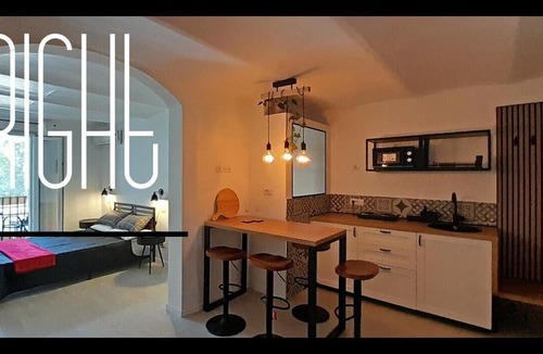 Bari City Centre Apartment | DIMORA "RIGHT&LEFT" Double accommodation, center of Bari, ideal for 2 families