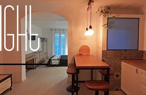Bari City Centre Apartment | DIMORA "RIGHT&LEFT" Double accommodation, center of Bari, ideal for 2 families