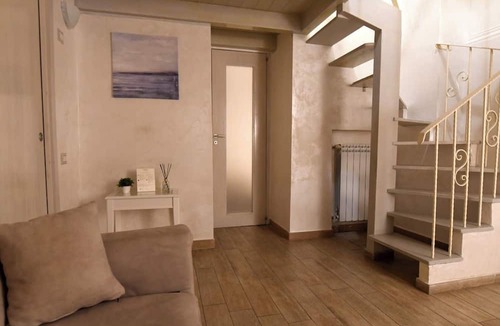 Bari City Centre Apartment | SuiteHouse78-Elegant Central Apartment with Private Garden, near Bari Old Town