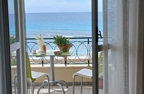 Gallipoli Hotel | Spacious beachfront vacation home "LA TERRAZZA SUL MARE DI GALLIPOLI" 3274407527
