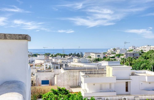 Castro Marina Apartment | Ground-Floor One-Bedroom Apartment with Sea-View Balcony in Castro di Lecce