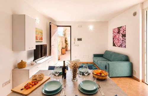Marittima House | Corte dei Fiori Acquaviva Apartments