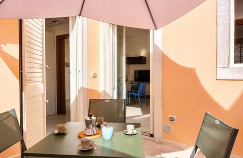 Marittima House | Corte dei Fiori Acquaviva Apartments