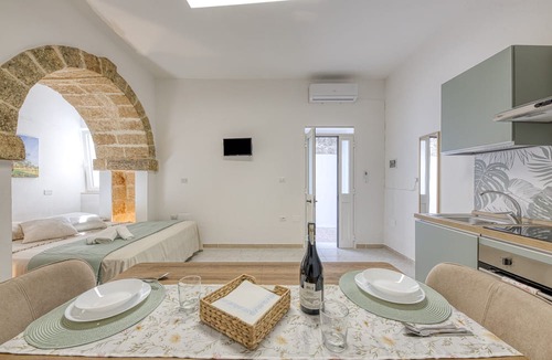 Morciano di Leuca House | Holiday Home 'Dimora' with Shared Terrace & Garden, Air Conditioning