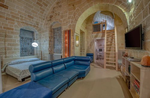 Lecce Historic Center Apartment | Apartment 'San Leonardo Apartments - Suite' with Wi-Fi