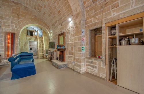 Lecce Historic Center Apartment | Apartment 'San Leonardo Apartments - Suite' with Wi-Fi