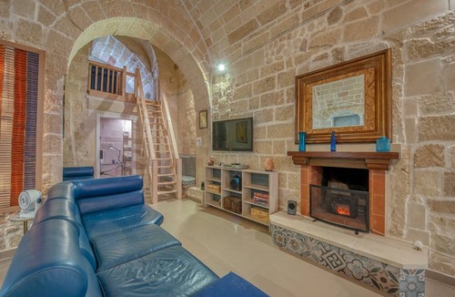 Lecce Historic Center Apartment | Apartment 'San Leonardo Apartments - Suite' with Wi-Fi