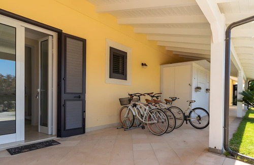 Melendugno Apartment | Room 'N 5 Con Letto King Size' with Shared Pool, Shared Garden and Wi-Fi