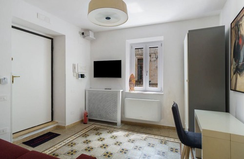 Historical Downtown Salerno Apartment | Apartment 'Casa Mia Civico14' with Wi-Fi and Air Conditioning