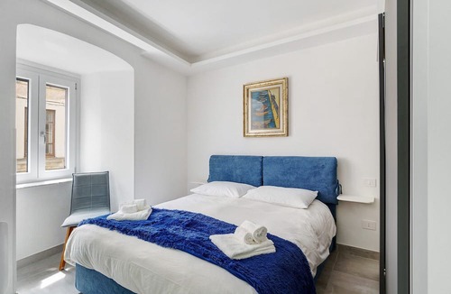 Historical Downtown Salerno Apartment | Apartment 'Casa Mia Civico14' with Wi-Fi and Air Conditioning