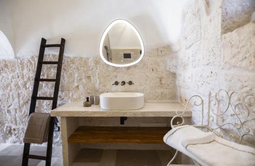 Latiano House | Trullo NiDo suite con piscina in comune