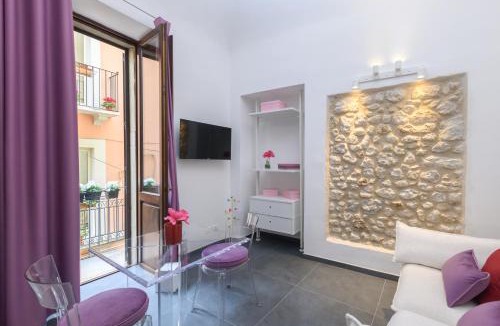 Sulmona Apartment | Almatros Design Suite Peonia in Palazzo storico