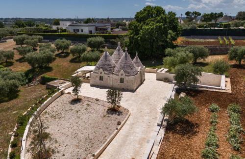 Locorotondo House | Trulli La Quercia del Nonno by BarbarHouse
