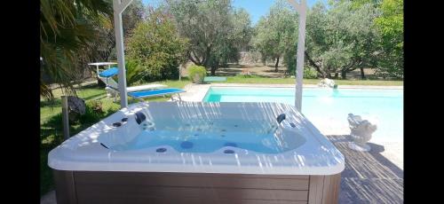 Carpignano Salentino Villa | Villa Luisa villa con piscina e Vasca Idromassaggio vicino Otranto