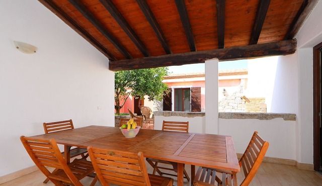 Stunning private villa for 8 guests with private pool, WIFI, TV, terrace, pets allowed and parking in Castiadas