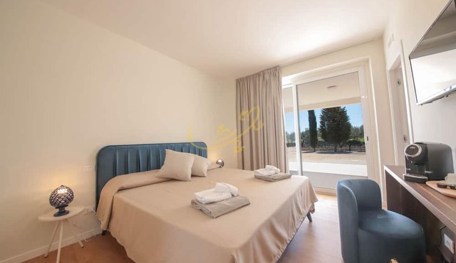 Villa Alberobbè - Six Bedroom Villa, Sleeps 12