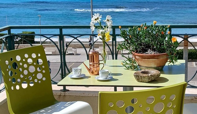 Spacious beachfront vacation home "LA TERRAZZA SUL MARE DI GALLIPOLI" 3274407527